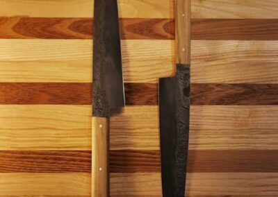 Deux couteaux artisanales de l'atelier de soudage Gaillacois